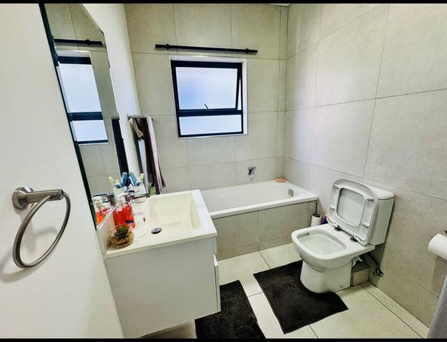 2 BEDROOM FLAT FOR SALE IN MAROELADAL